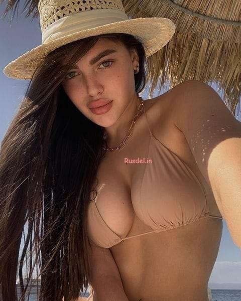 Alina big boobs Russian escort in Delhi (2)