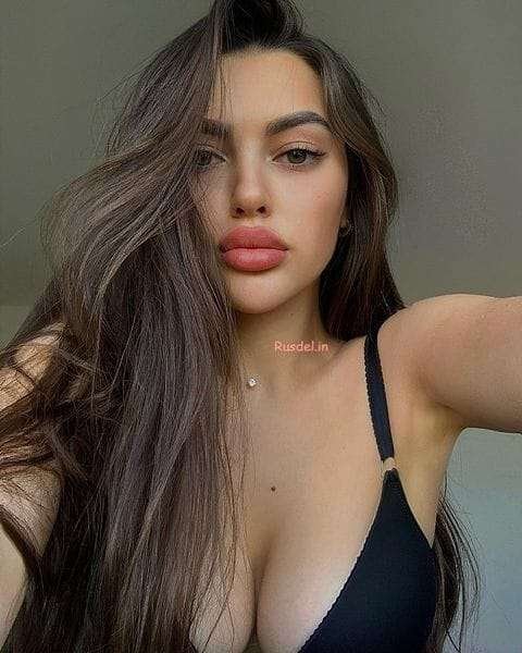 Alina big boobs Russian escort in Delhi (4)