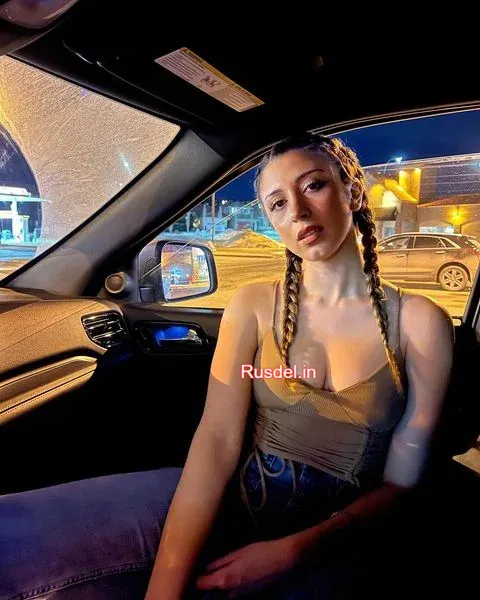Laurel Air Hostess Russian Escort in Pune (1)