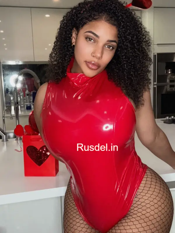 Busty Kolkata Russian escorts girl - Liza (1)